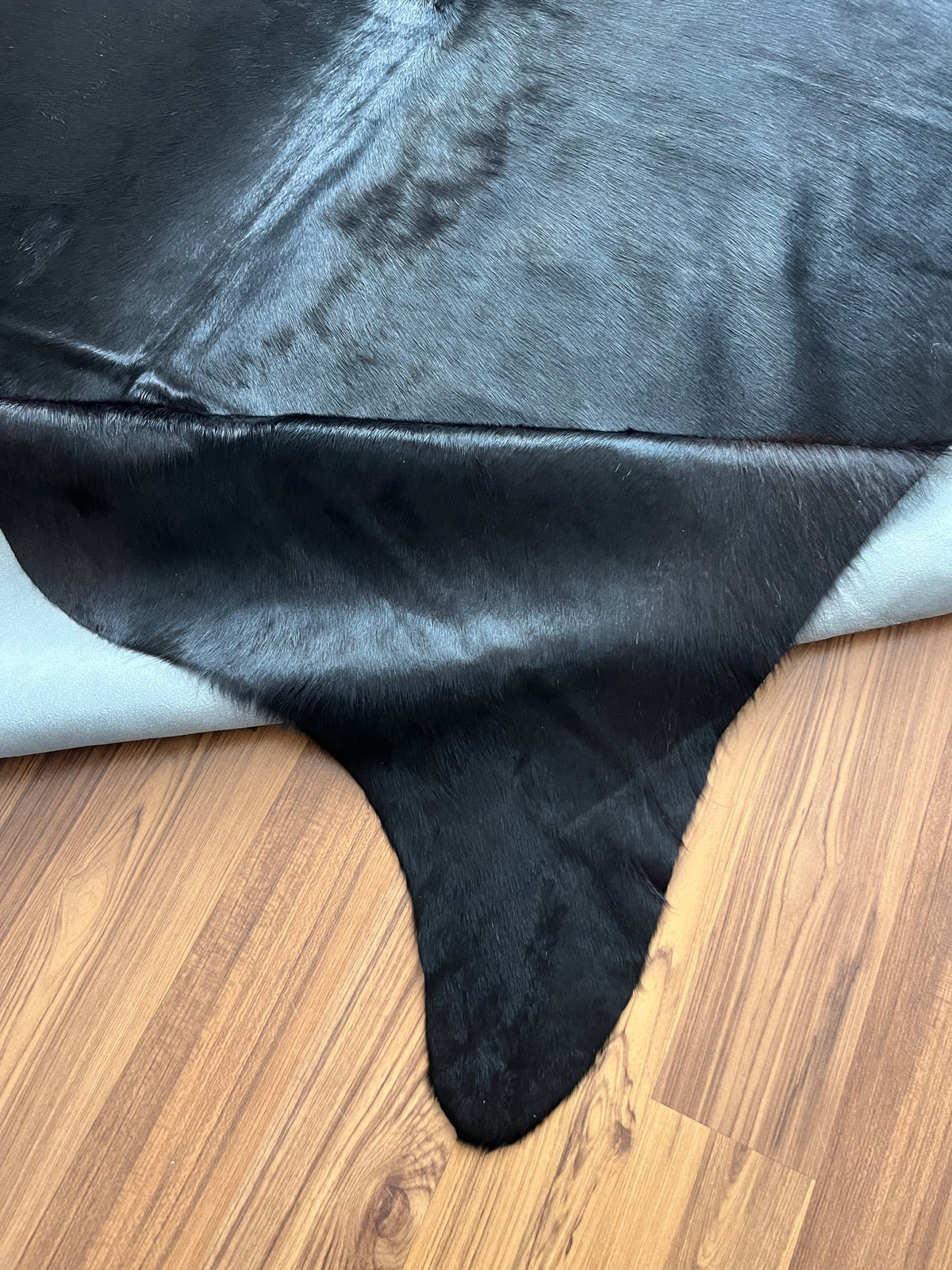 Kuhfell in Schwarz mit Einfarbig Schwarz, Nahaufnahme der Textur