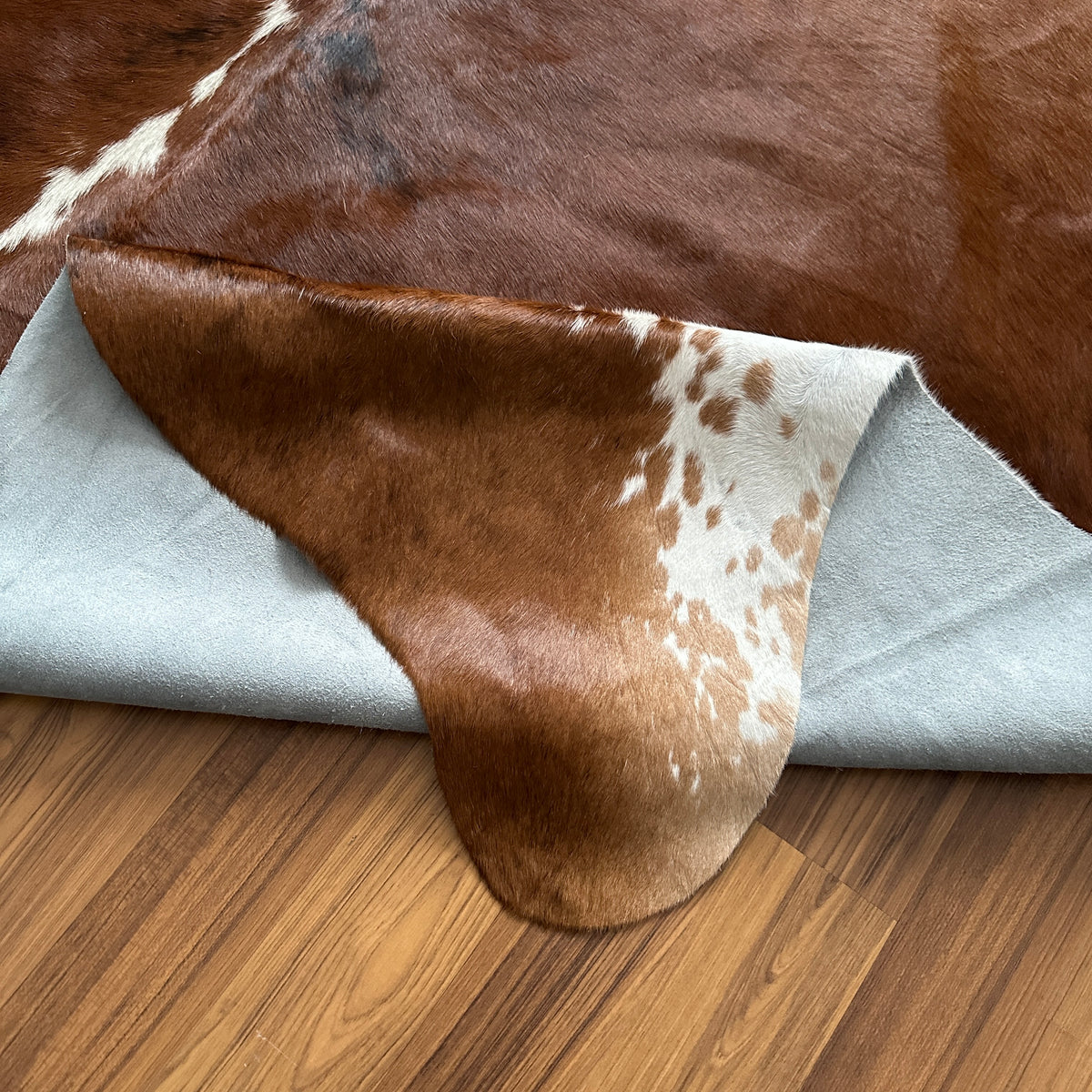 Kuhfell in Braun-Weiß, Nahaufnahme der Textur