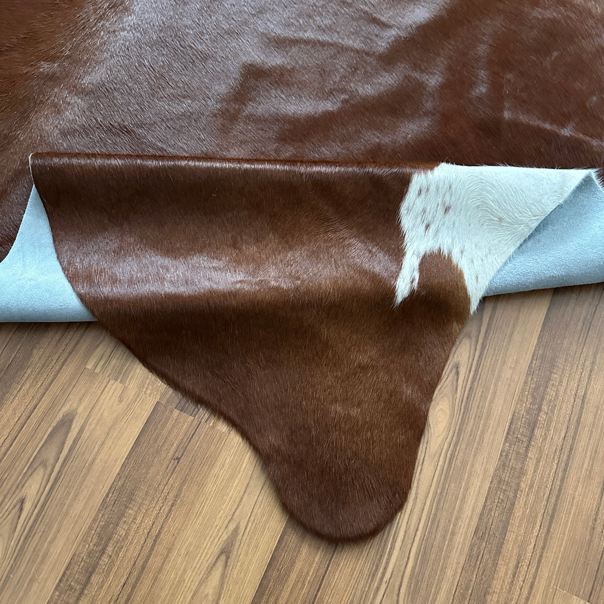 Kuhfell in Braun-Weiß, Nahaufnahme der Textur