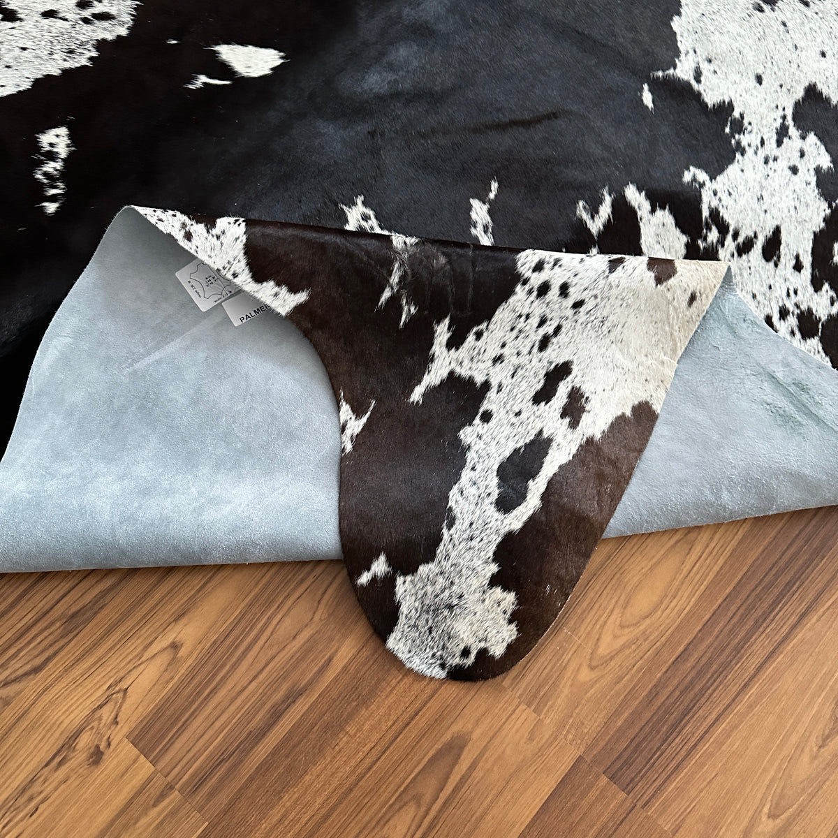 Kuhfell in Schwarz-Weiß, Nahaufnahme der Textur