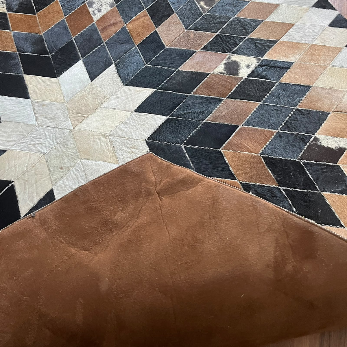 Siyah beyaz patchwork halı, yakın çekim doku
