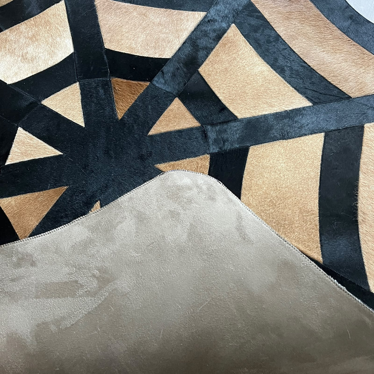 Siyah beyaz patchwork halı, yakın çekim doku